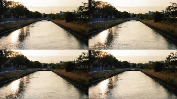 夏季日落时，从意大利维罗纳的一座桥上看到阿迪杰河