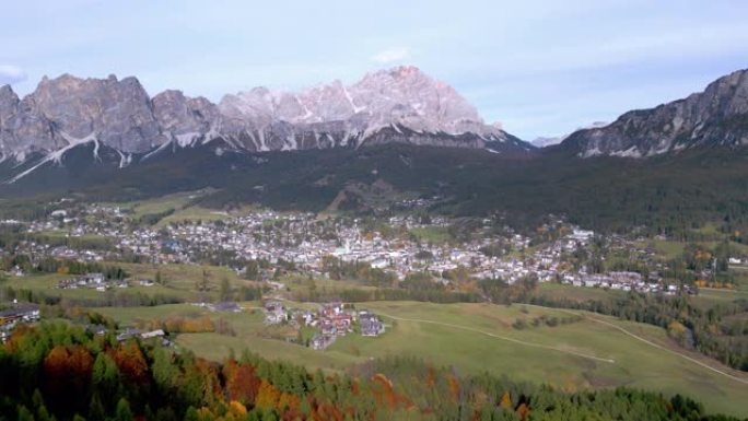 多洛米蒂山脉的科尔蒂纳丹佩佐