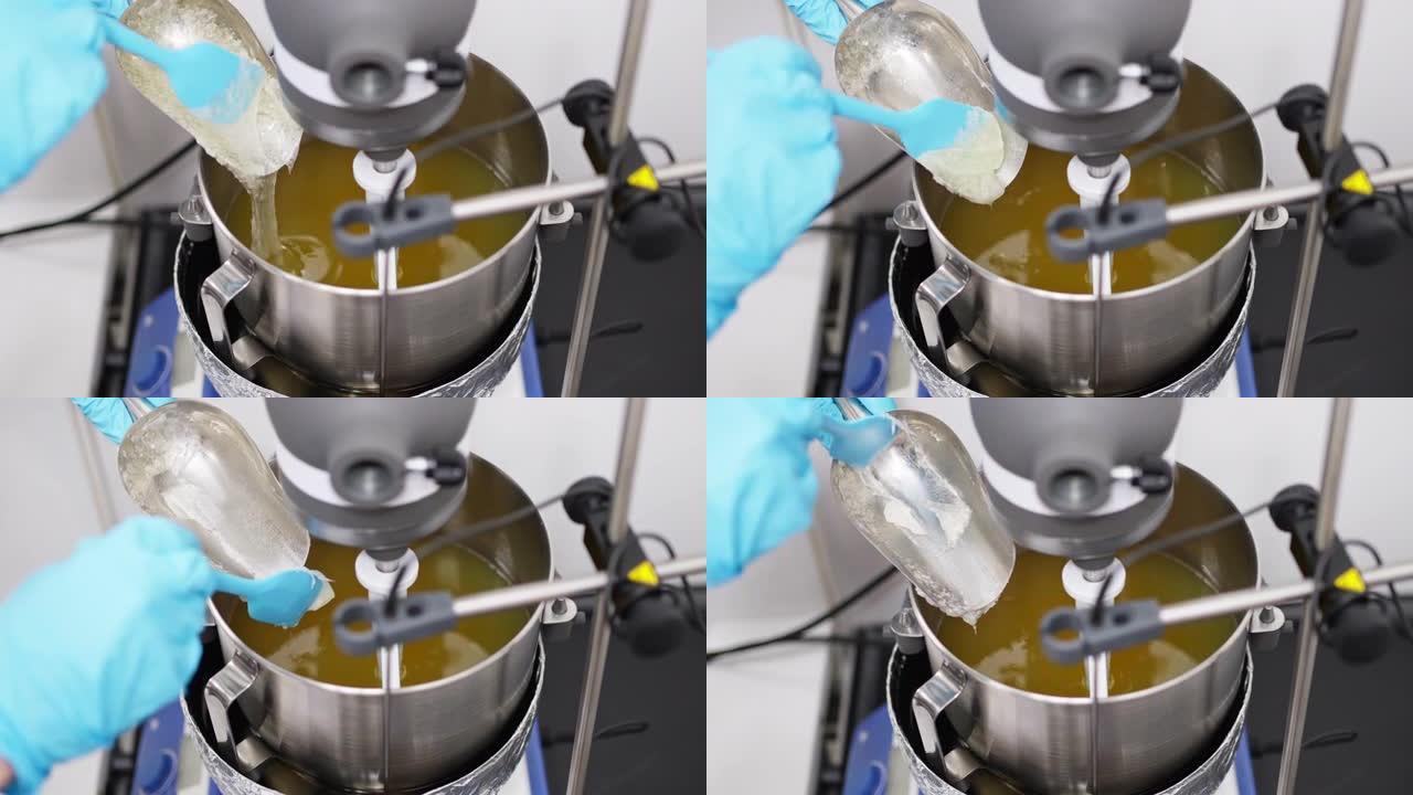 通过将脂肪酸和碱与润滑油一起加入碗中进行实验室规模的皂化反应来制作润滑脂。通过加热将所有组分或原料混