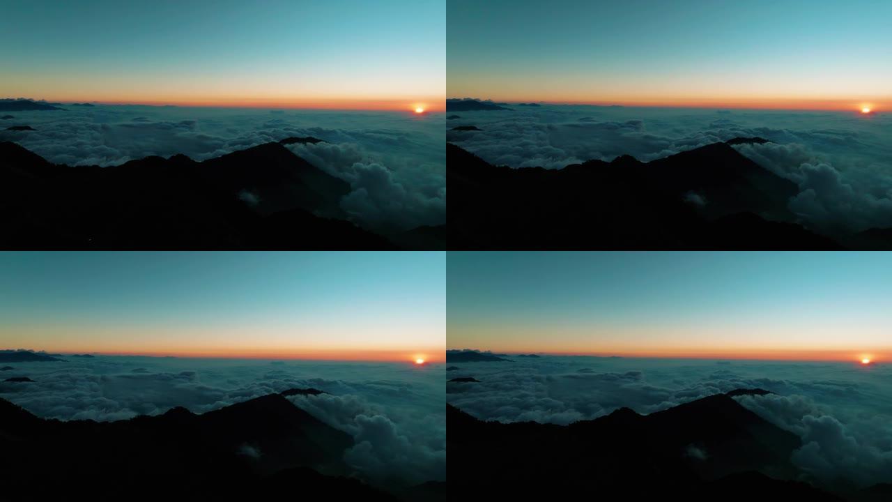 日落时云雾迷雾山脉的鸟瞰图