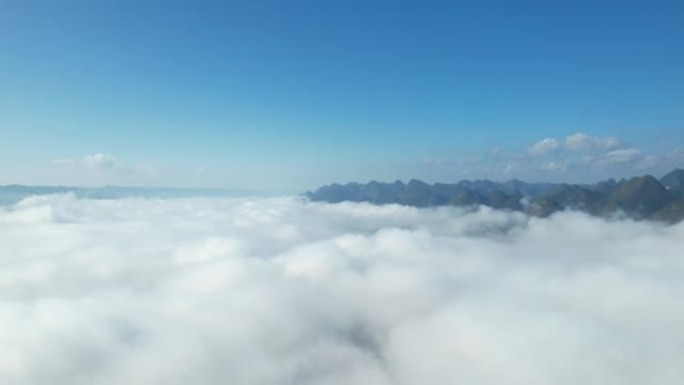 贵州省荔波县茂兰喀斯特森林的大Kast组与云海的空中缩放