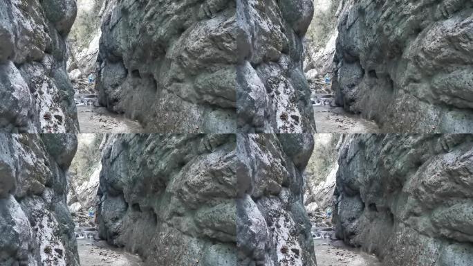意大利蒙特库科公园的里约瀑布流经多岩石的河岸