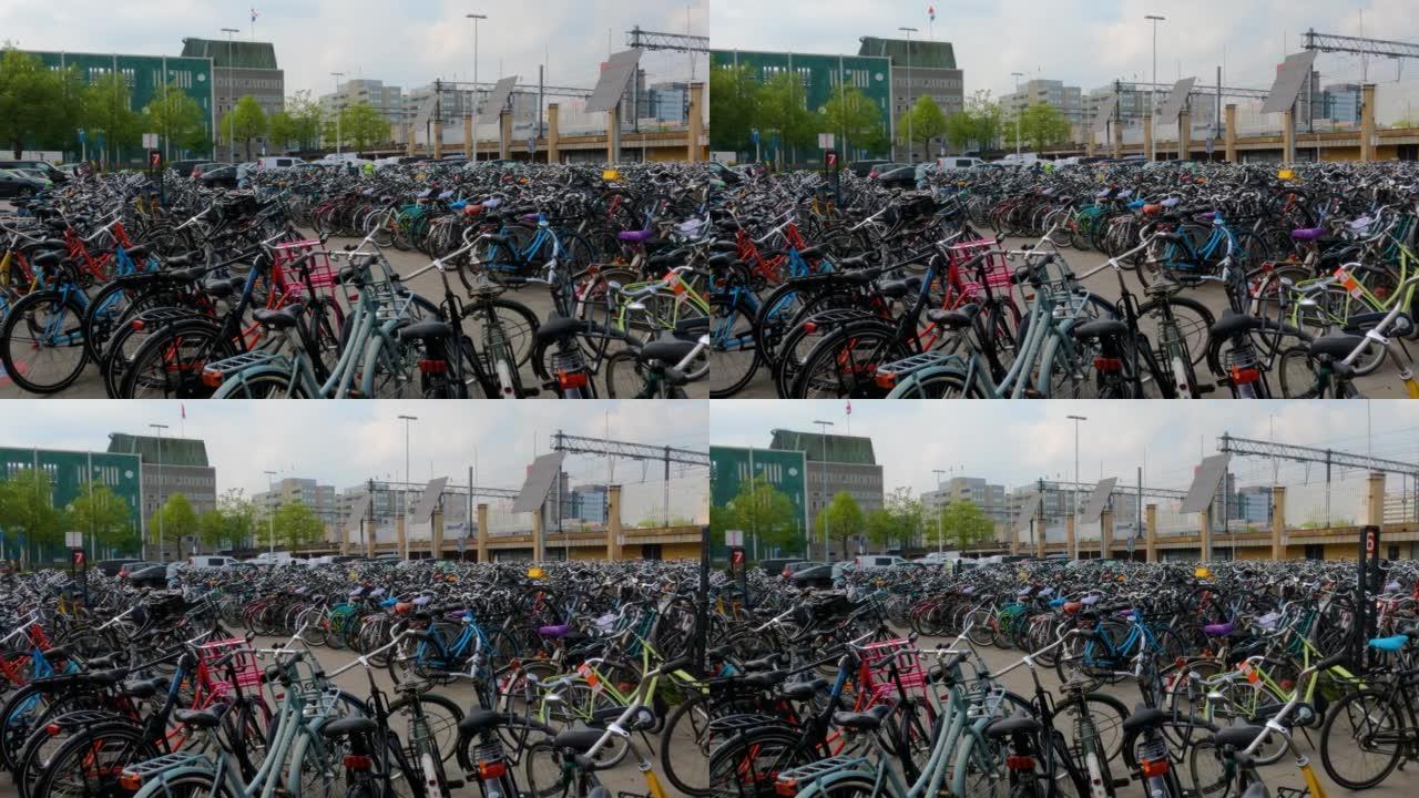 荷兰阿姆斯特丹埃因霍温中央车站附近有很多自行车