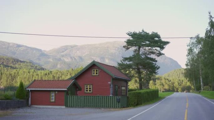 挪威乡村之路风景区山坡树林林场林业