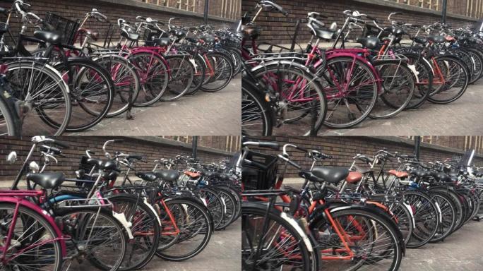 荷兰阿姆斯特丹埃因霍温中央车站附近的一排自行车