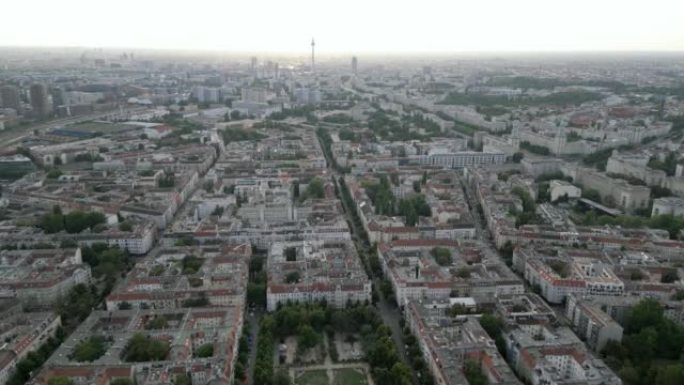 腓特烈斯海因和Boxhagener Platz与Fernsehturm柏林的鸟瞰图