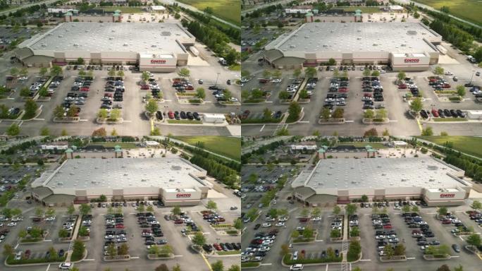 美国伊利诺伊州内珀维尔-2022年8月28日: 好市多的空中视频全停车场