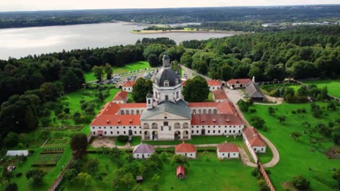 立陶宛考纳斯Pazaislis修道院和探视教堂的美丽景色