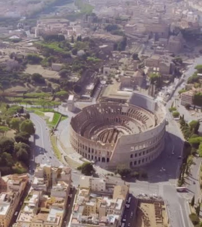 罗马的罗马斗兽场和帝国论坛围绕罗马斗兽场进行了美丽的空中射击。垂直视频。