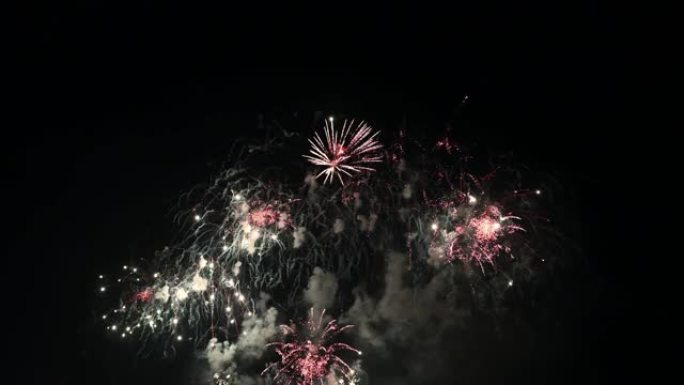 真正的烟花表演庆典，五彩缤纷的新年烟花4K