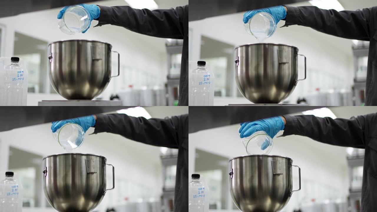 通过将脂肪酸和碱与润滑油一起加入碗中进行实验室规模的皂化反应来制作润滑脂。将固体材料倒入碗中并测量重