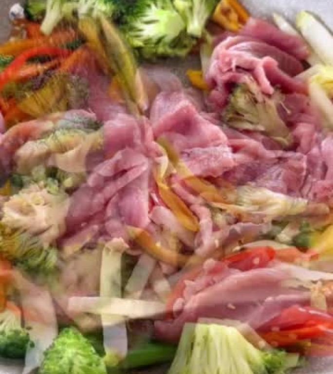 社交媒体猪肉面条亚洲食品慢动作的垂直食谱博客蒙太奇