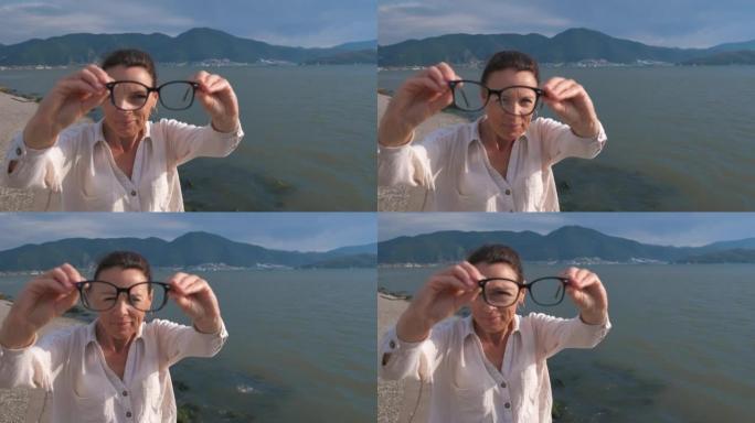透过眼镜享受大海。
