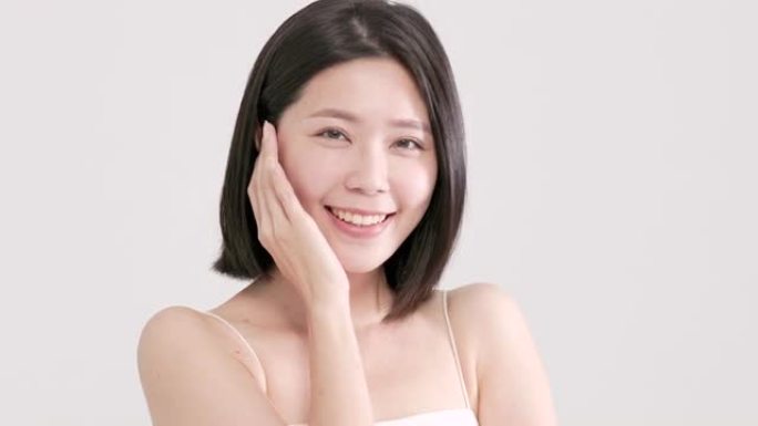 特写亚洲年轻美女脸干净清新的皮肤