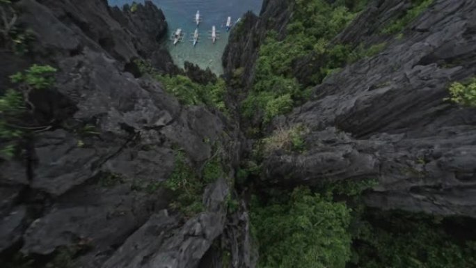 空中全景视图岩石地层尖峰结构速度潜水到泻湖海滩热带岛屿