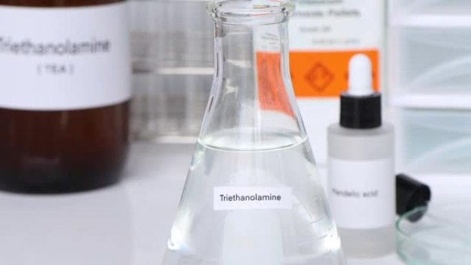 玻璃中的三乙醇胺，实验室中的化学物质