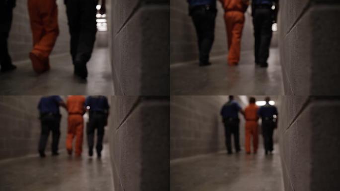 狱警带领囚犯，罪犯，囚犯沿着走廊-犯罪，法律，警察，官员