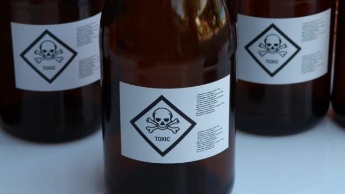 瓶子上的有毒化学符号