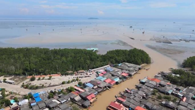 泰国素叻他尼渔民村和河流的鸟瞰图
