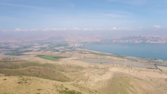 以色列加利利海湖泊和山坡的鸟瞰图。