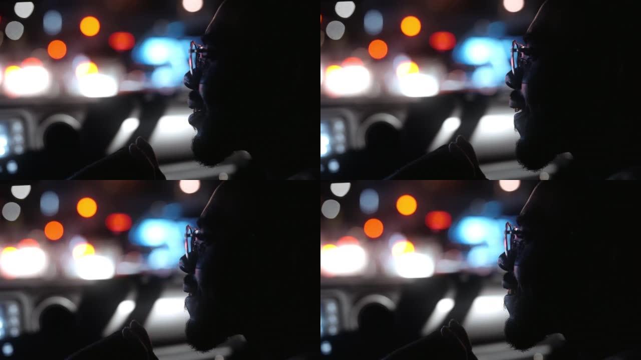 一个戴着眼镜的男人在车内向驾驶员眨眼的特写镜头