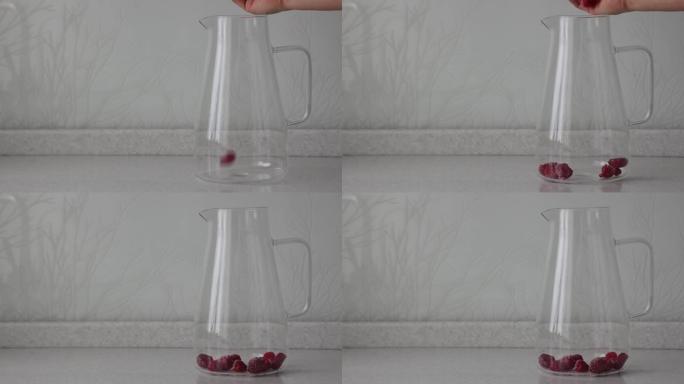 浆果被应用于玻璃容器中，用于制备浆果汁