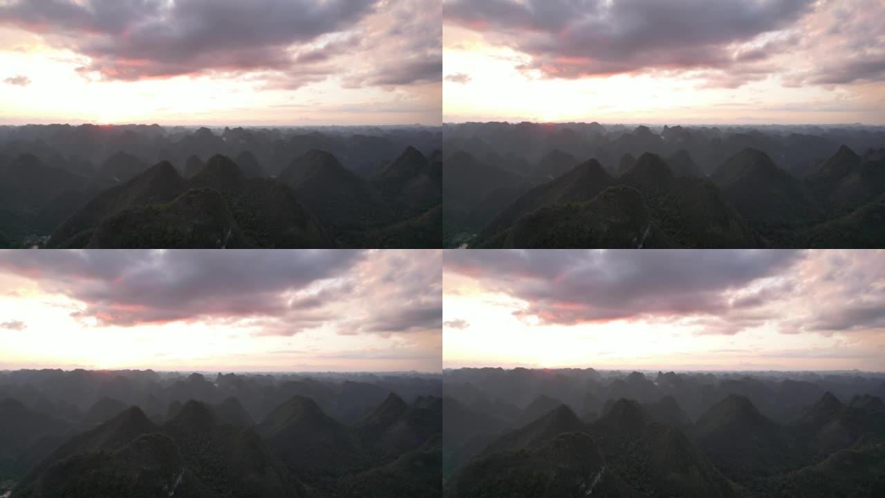 贵州省荔波县茂兰喀斯特森林大Kast组的空中平移视图