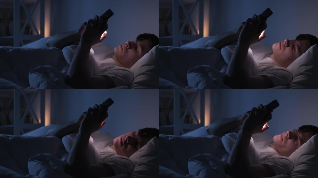 晚上聊天的男人在床上用电话睡着了