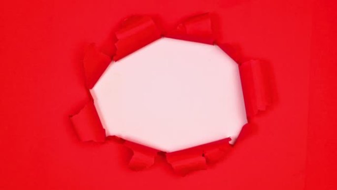 用红色疲倦背景下的白纸复制圣诞节的空间贺卡。平躺。停止运动