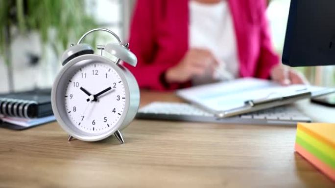 闹钟关于表时间管理和截止日期的特写
