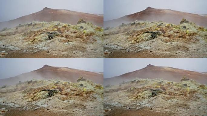 冰岛用藻类蒸岩石的低角度镜头