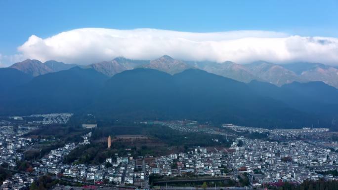 云南大理苍山下的城市古城区航拍