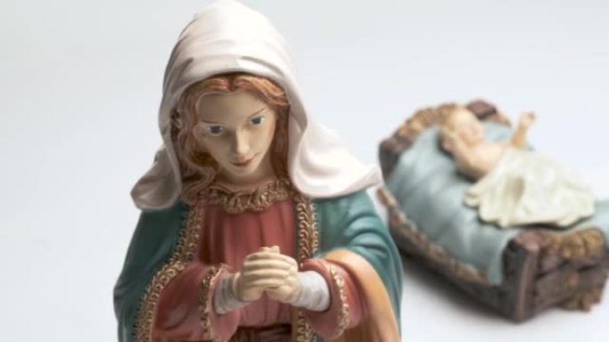 圣母玛利亚和小耶稣的旧雕像，(焦点在圣母玛利亚)
