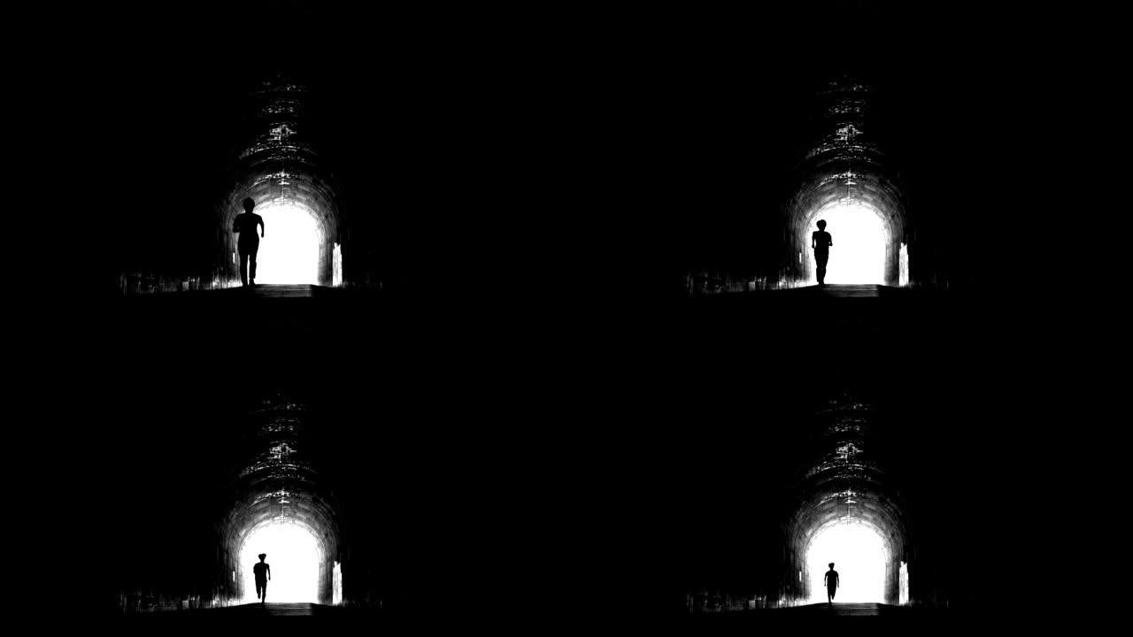 一名男子在黑暗隧道中奔跑的视频 (单色)