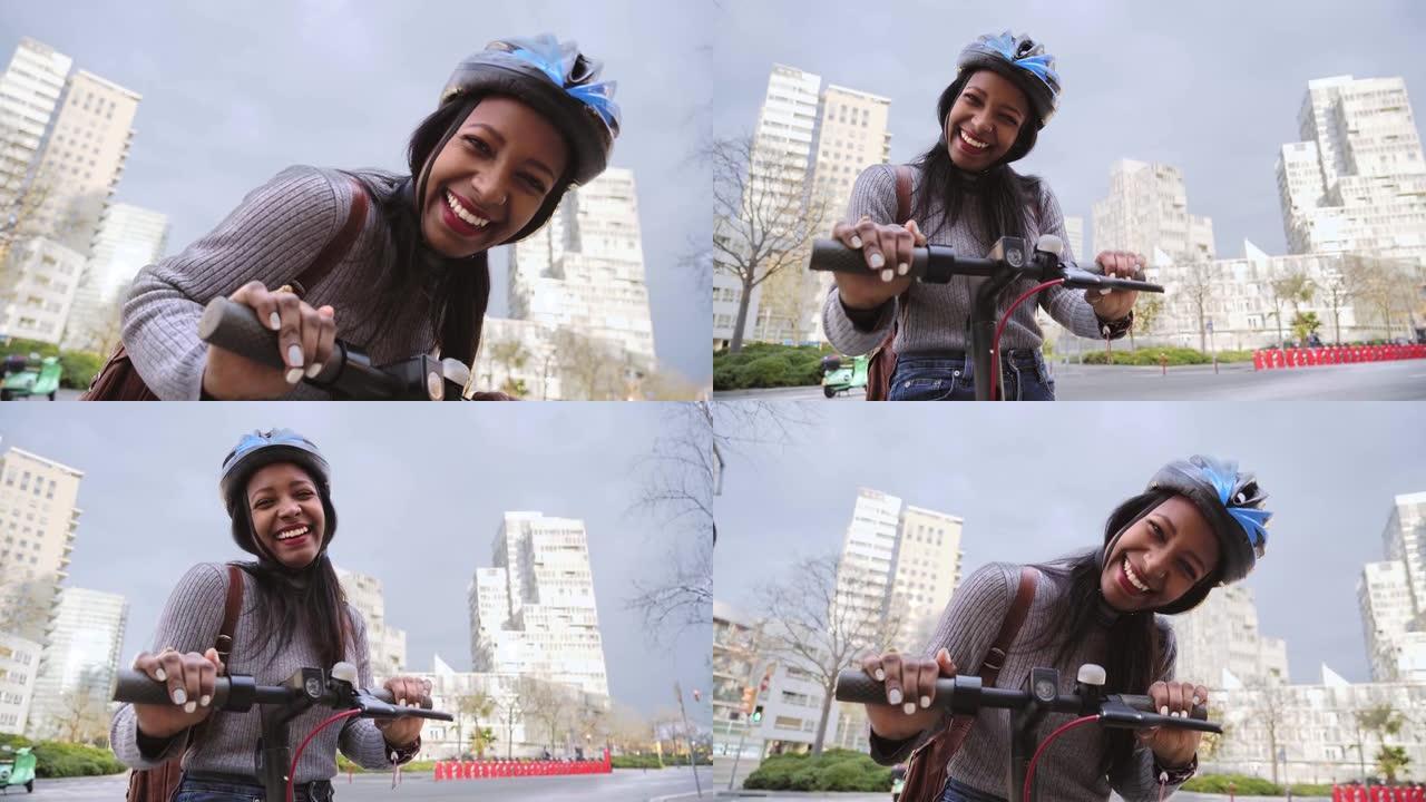 在城市乘坐电动踏板车后，漂亮女人看着相机