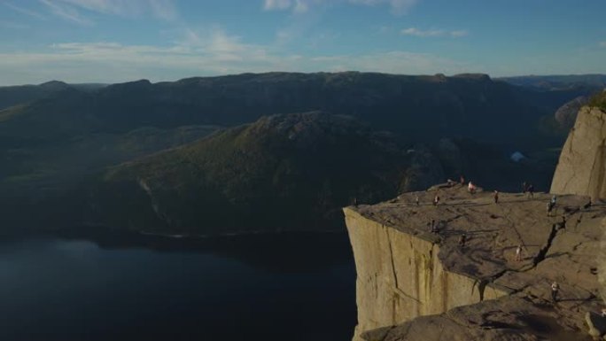 Lysefjorden上方的Preikestolen风景