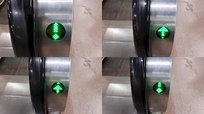 孤立的自动扶梯在早晨从平角开始带有绿色照明指示