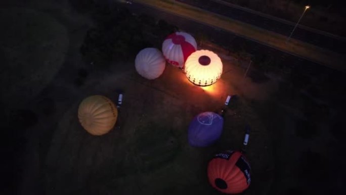 无人机拍摄了彩色热气球，准备起飞。