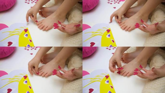 儿童玩胶带纸，小心脏有趣的修脚