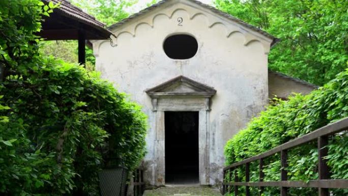 在意大利的联合国教科文组织世界遗产si的基督教灵修建筑群Varallo圣山进行美丽的旅行。放大4k镜
