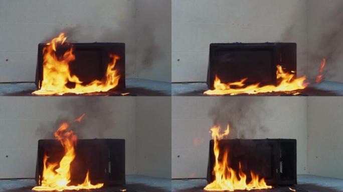 微波炉着火了。厨房里的火的概念。