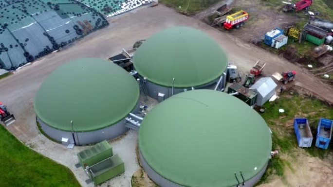 沼气生产厂的空中俯视图。获取沼气、生物甲烷。