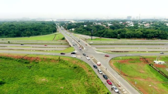 尼日利亚阿布贾公路和交通基础设施-下降鸟瞰图