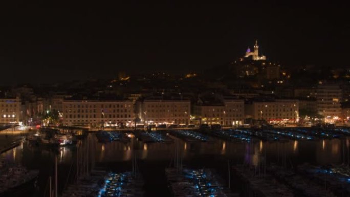 马赛市夜间使用移动交通灯的Vieux港口的延时