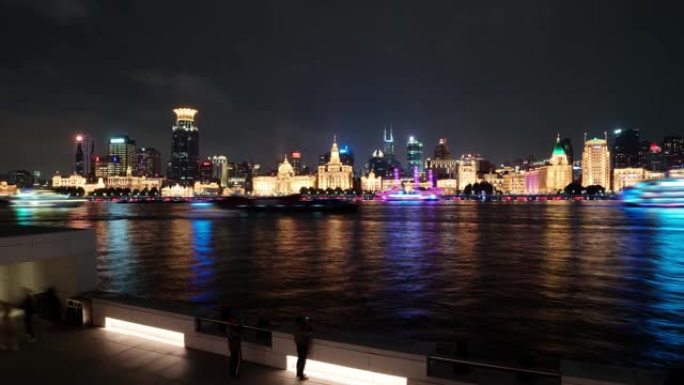 夜晚美丽的上海外滩风景，黄浦江倒影的黄金城，4k慢镜头。