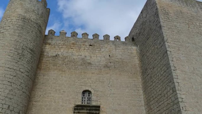 13世纪中世纪城堡，位于西班牙蒙泰莱格里·德·坎波斯，巴利亚多利德，卡斯蒂利亚和莱昂，4k