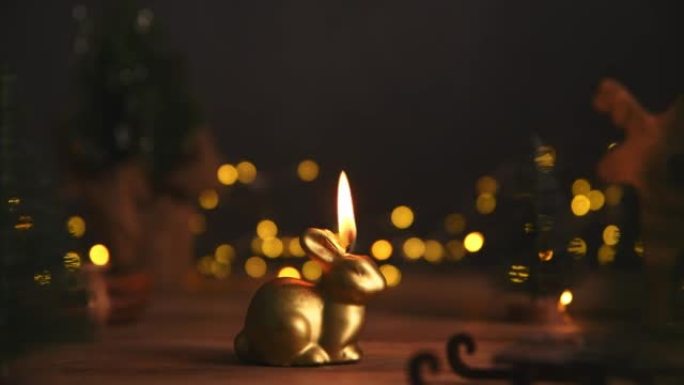 蜡烛以兔子的形式燃烧，象征2023年