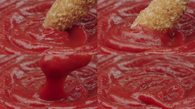 慢动作在番茄酱中传递鸡块