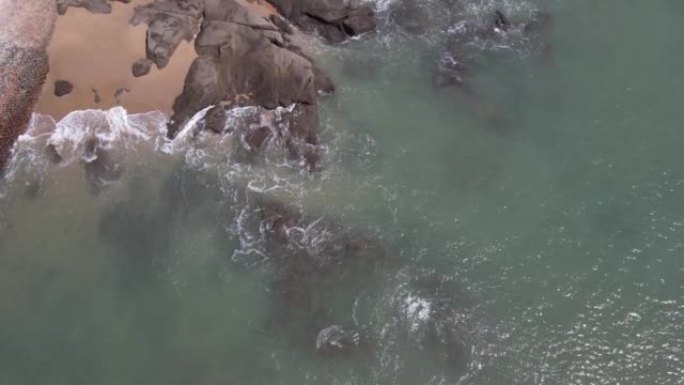 海岸线海水触礁航拍视频