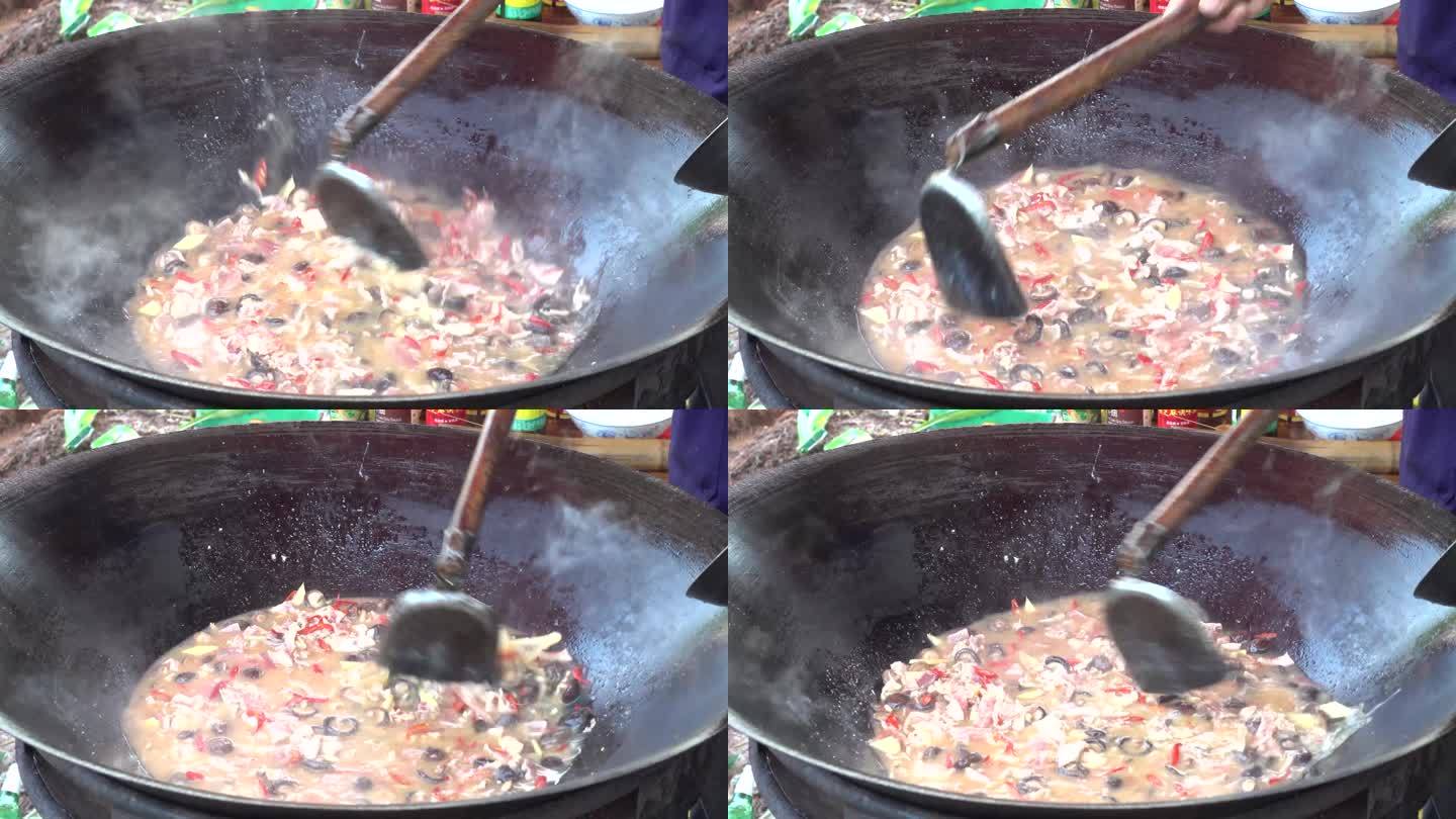 一大锅的香菇炖肉汤